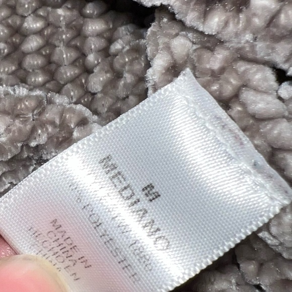 Zenana Outfitters Gray Brown Plush Cozy Long Sleeve V Neck Ribbed Sweater Size M - Picture 7 of 8